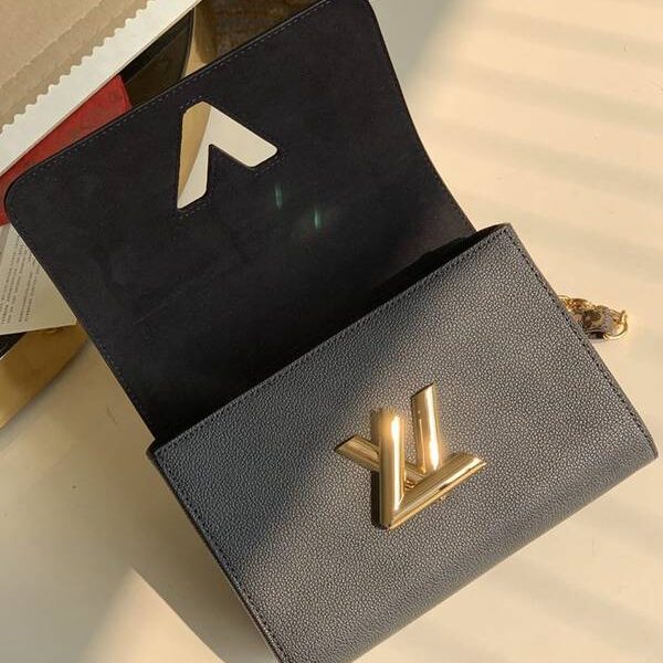 頂級1：1 lv Twist 牛皮翻蓋斜挎包