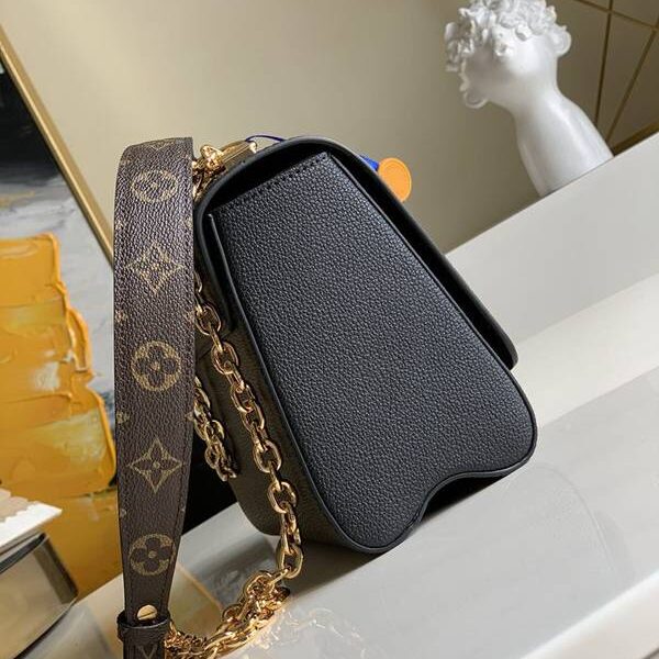 頂級1：1 lv Twist 牛皮翻蓋斜挎包