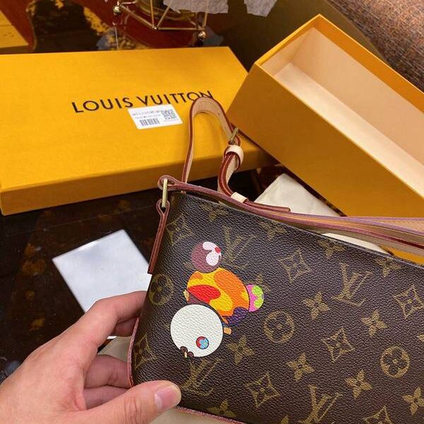 高仿lv挎包 熊貓 村上隆 （DOB先生）中古托特包