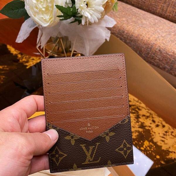 高仿精品 lv卡包 老花啡色 有證件票鈔及隔層