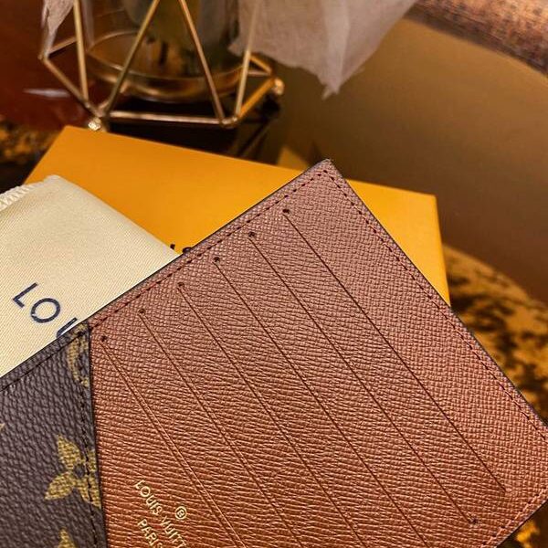 高仿精品 lv卡包 老花啡色 有證件票鈔及隔層