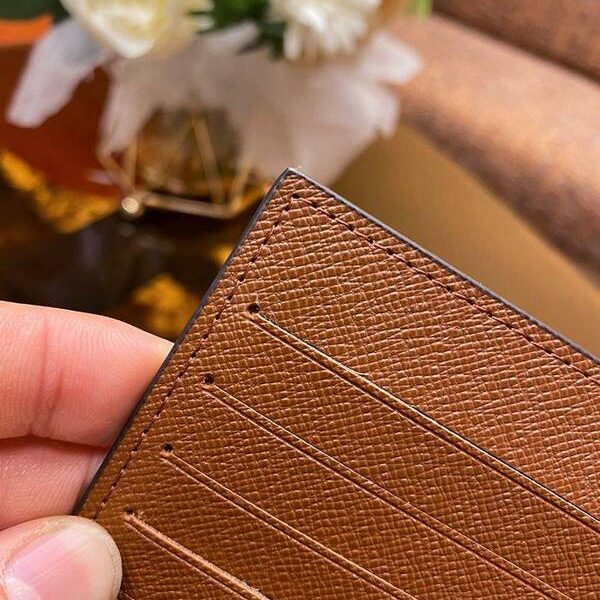 高仿精品 lv卡包 老花啡色 有證件票鈔及隔層