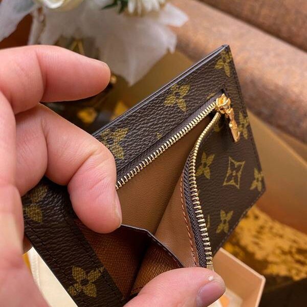 高仿精品 lv卡包 老花啡色 有證件票鈔及隔層