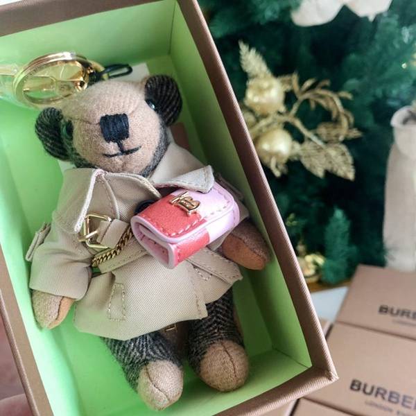 BURBERRY 新款 風衣小熊公仔 鑰匙圈 5 BURBERRY 新款 風衣小熊公仔 鑰匙圈