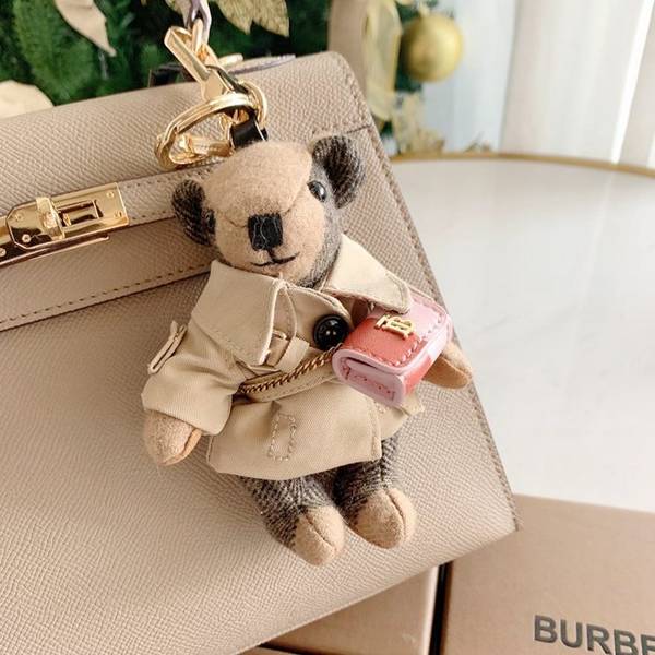 BURBERRY 新款 風衣小熊公仔 鑰匙圈 7 BURBERRY 新款 風衣小熊公仔 鑰匙圈