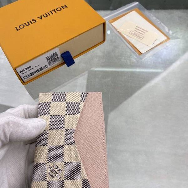原單A貨lv卡包名片夾路易威登N60286 Daily 卡夾 Damier Azur 帆布，其雙面 V 字剪裁展露牛皮內襯 xxqb10493