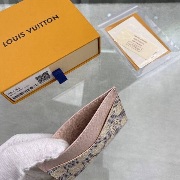 原單A貨lv卡包名片夾路易威登N60286 Daily 卡夾 Damier Azur 帆布，其雙面 V 字剪裁展露牛皮內襯 xxqb10493