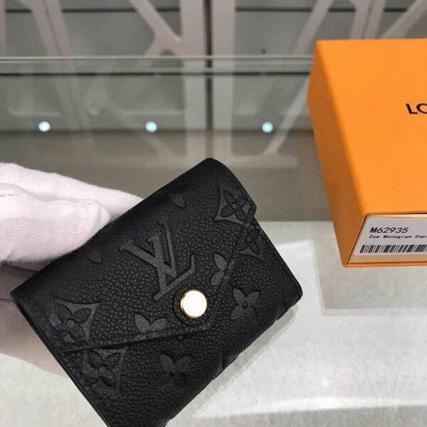 頂級1：1lv短錢包路易威登M62935海外特供 柔軟的粒面皮革裁制而成的Zoe短款錢夾 xxqb10498