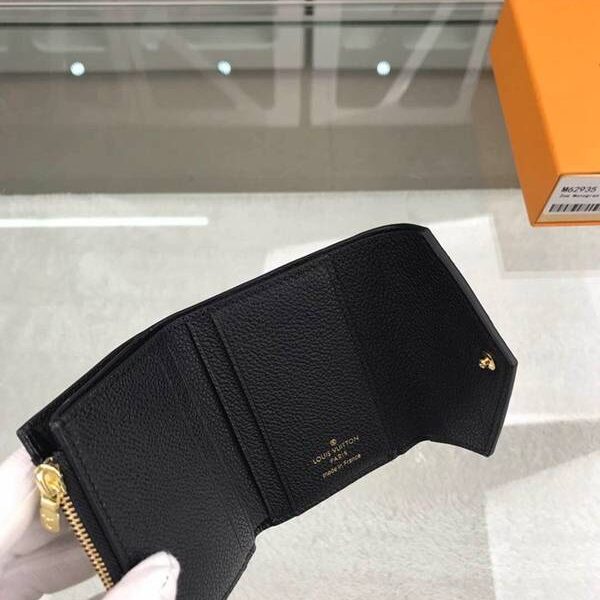頂級1：1lv短錢包路易威登M62935海外特供 柔軟的粒面皮革裁制而成的Zoe短款錢夾 xxqb10498