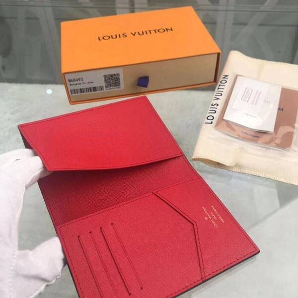 高仿包包批發lv卡包名片夾路易威登M68493 Monogram 帆布上記錄吉祥物 Vivienne 與巴黎埃菲爾鐵塔 xxqb10510