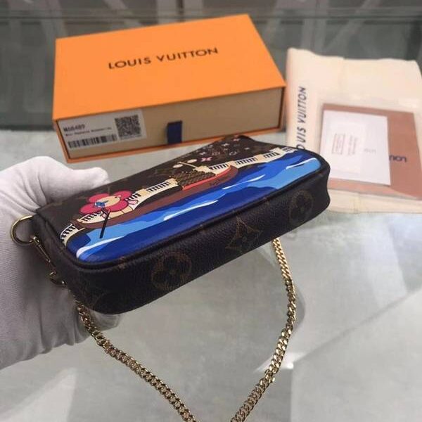 高仿精品批發lv挎包路易威登M68489 吉祥物 Vivienne 為 Mini Pochette Accessories 小手袋 乘坐鳳尾船暢遊威尼斯 xxqb10511