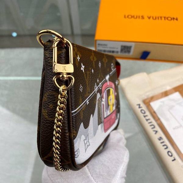 頂級1：1lv挎包路易威登M68490 Mini Pochette Accessories 小手袋取材 Monogram 帆布 展現吉祥物 Vivienne 乘坐纜車遊歷滑雪勝地之景 xxqb10517