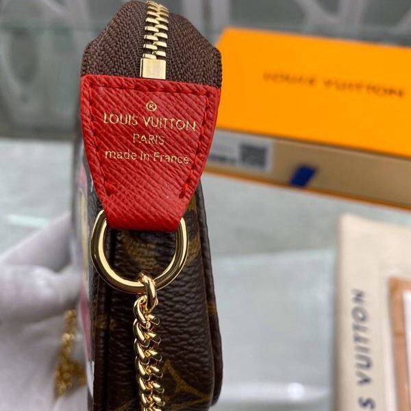 頂級1：1lv挎包路易威登M68490 Mini Pochette Accessories 小手袋取材 Monogram 帆布 展現吉祥物 Vivienne 乘坐纜車遊歷滑雪勝地之景 xxqb10517