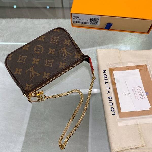 頂級1：1lv挎包路易威登M68490 Mini Pochette Accessories 小手袋取材 Monogram 帆布 展現吉祥物 Vivienne 乘坐纜車遊歷滑雪勝地之景 xxqb10517