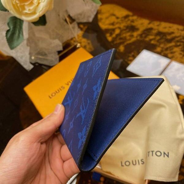 a貨lv卡包名片夾路易威登M64502藍色護照夾 xxqb10570 12 a貨lv卡包名片夾路易威登M64502藍色護照夾 xxqb10570