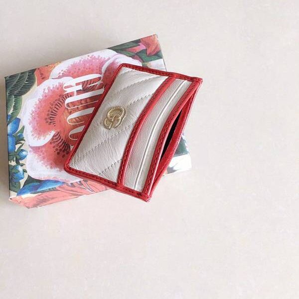 高仿精品gucci卡包名片夾古馳2019早秋系列煥新詮釋GG Marmont系列小卡包 573812 黑，米白，杏拼黑xxqb10600