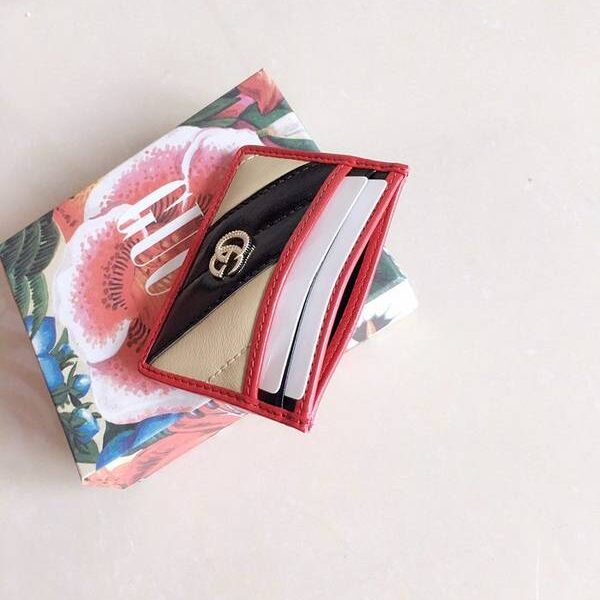 高仿包包gucci卡包名片夾古馳2019早秋系列煥新詮釋GG Marmont系列小卡包 573812 黑，米白，杏拼黑xxqb10601