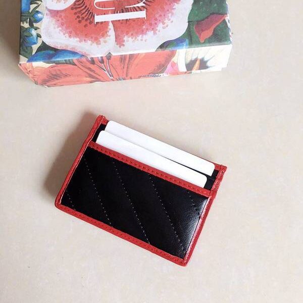 高仿網臺灣gucci卡包名片夾古馳2019早秋系列煥新詮釋GG Marmont系列小卡包 573812 黑，米白，杏拼黑xxqb10602