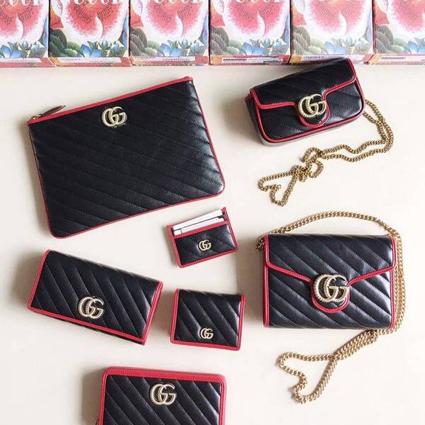 高仿網臺灣gucci卡包名片夾古馳2019早秋系列煥新詮釋GG Marmont系列小卡包 573812 黑，米白，杏拼黑xxqb10602