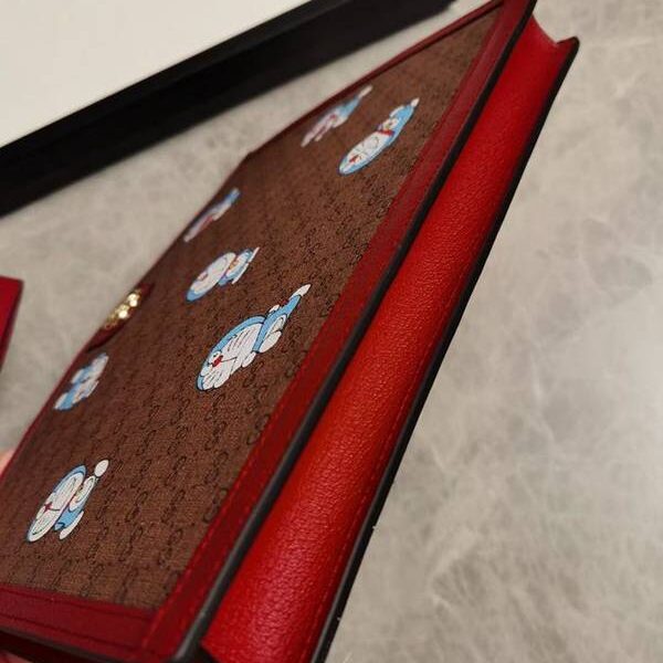 頂級原單gucci手包GUCCI最新 Doraemon x Gucci聯名系列～手包“大胖子”哆啦A夢 647804 xxqb10620