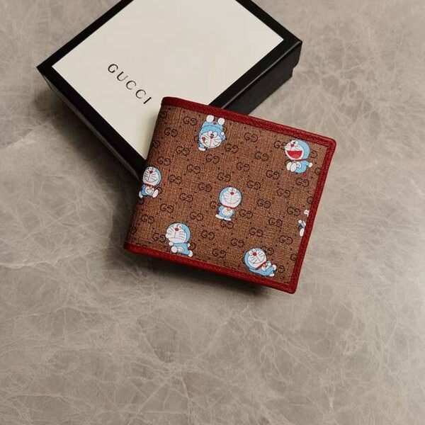 高仿包包批發gucci短錢包GUCCI最新 Doraemon x Gucci聯名系列～短夾錢包 “大胖子”哆啦A夢 647802 xxqb10623