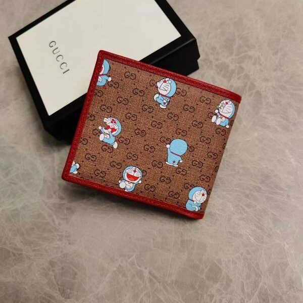 高仿包包批發gucci短錢包GUCCI最新 Doraemon x Gucci聯名系列～短夾錢包 “大胖子”哆啦A夢 647802 xxqb10623