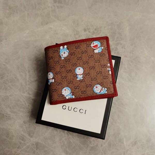 高仿包包批發gucci短錢包GUCCI最新 Doraemon x Gucci聯名系列～短夾錢包 “大胖子”哆啦A夢 647802 xxqb10623