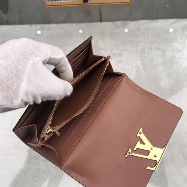 高仿精品lv長錢包路易威登M61317裸粉海外特供（專櫃貨）鏡面小牛皮材質的優雅錢夾xxqb10700