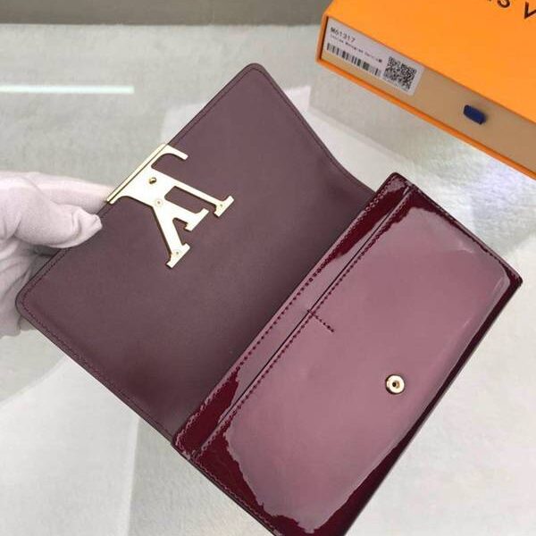 高仿名牌包lv長錢包路易威登M61317紫海外特供(專櫃貨)鏡面小牛皮材質的優雅錢夾 xxqb10704 12 高仿名牌包lv長錢包路易威登M61317紫海外特供(專櫃貨)鏡面小牛皮材質的優雅錢夾 xxqb10704