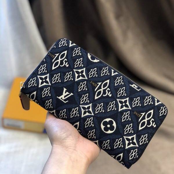 高仿包lv長錢包,拉鏈錢包路易威登M80212 SINCE 1854 ZIPPY WALLET Zippy錢包的簽名圖案 提花紡織xxqb10739