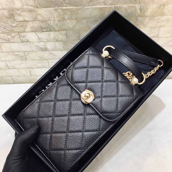a貨chanel手機包挎包chanel 2020新款限量款春款珍珠扣手機包牛皮菱格紋手機包相機包斜垮鏈條包 xxqb11081