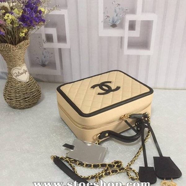 高仿香奈兒男挎包精仿chanel 93343化妝包立體感logo原廠魚子醬牛皮chb11022