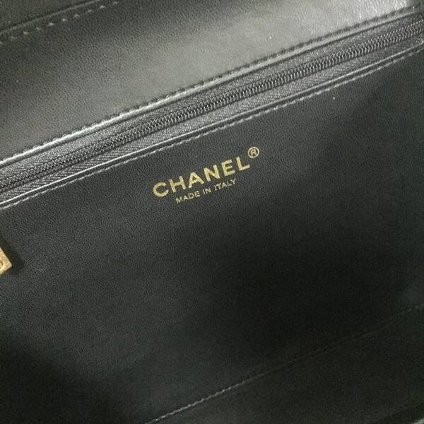 高仿香奈兒男挎包精仿chanel 93343化妝包立體感logo原廠魚子醬牛皮chb11022