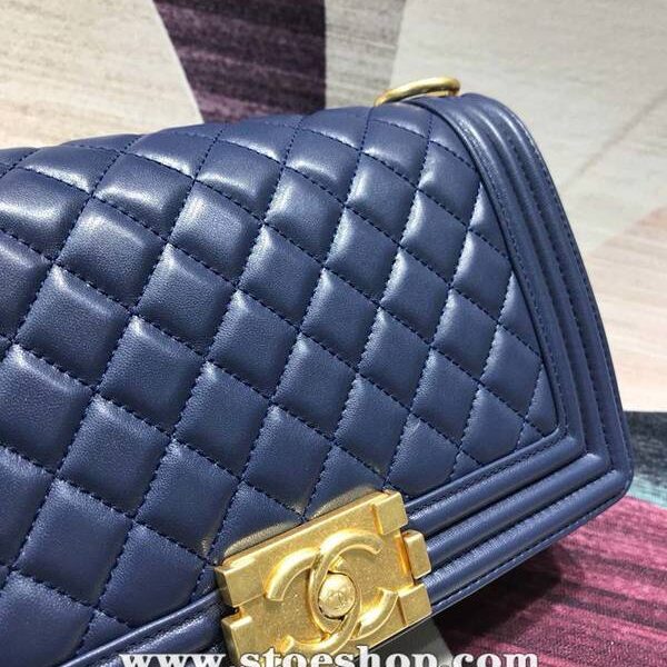 時尚郵差包高仿A67086 BOY chanel口蓋包進口小羊皮chb11182