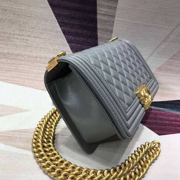 最專業頂級高仿奢侈品A67086 BOY chanel口蓋包進口小羊皮chb11185