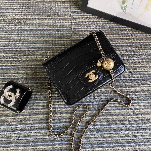 高仿包包AS1786 chanel 口蓋包鱷魚壓紋小牛皮chb11308