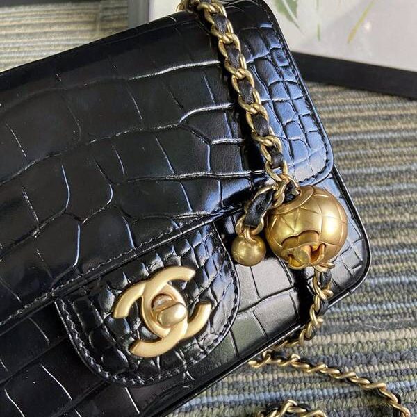 高仿包包AS1786 chanel 口蓋包鱷魚壓紋小牛皮chb11308