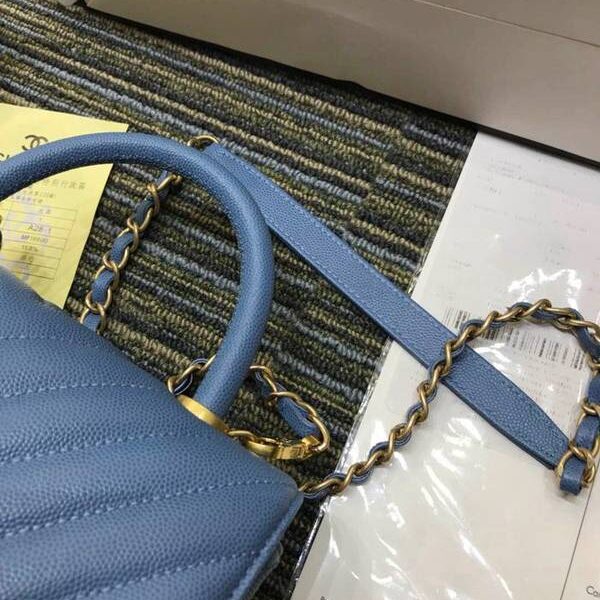 高仿奢侈品chanelA92990最新v字紋細顆粒壓花小牛皮配與手柄單肩斜挎手提小號口蓋包chb11594