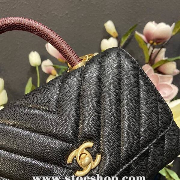 原單複製A92990最新v字紋細顆粒壓花小牛皮配與蜥蜴紋手柄單肩斜挎手提小號口蓋包chb11602