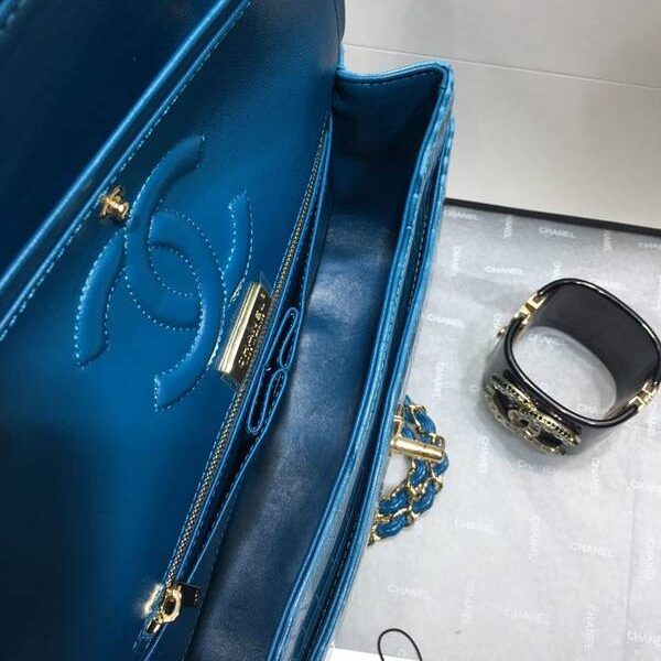 高仿chanel 01112最新經典款CF小牛皮壓花鱷魚紋時尚單肩鏈條口蓋包chb11832