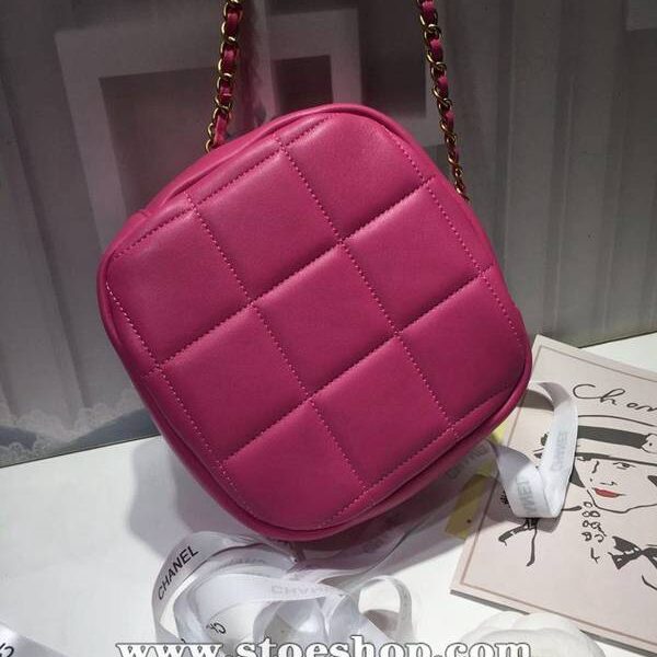 竭誠精品巴黎2020chanel 1秋冬季以馬術為主題絎縫方格紋包chb11906
