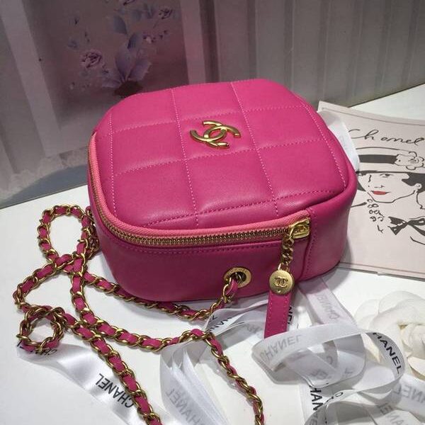竭誠精品巴黎2020chanel 1秋冬季以馬術為主題絎縫方格紋包chb11906