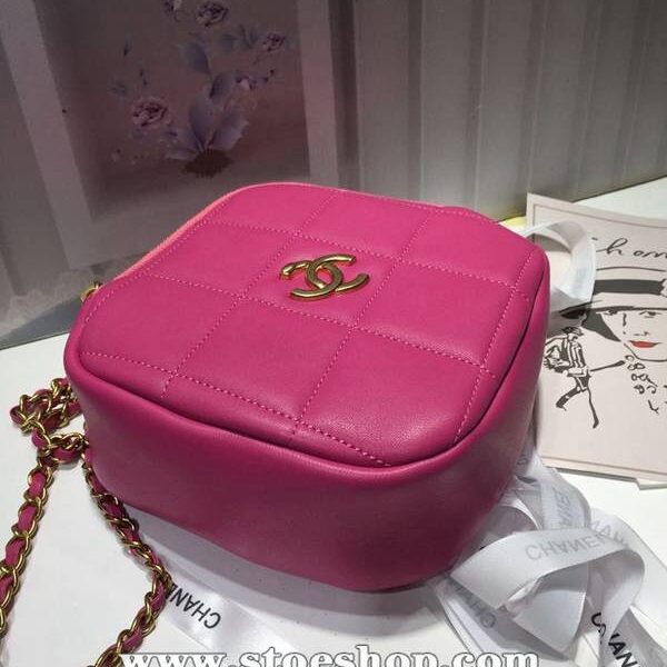 竭誠精品巴黎2020chanel 1秋冬季以馬術為主題絎縫方格紋包chb11906