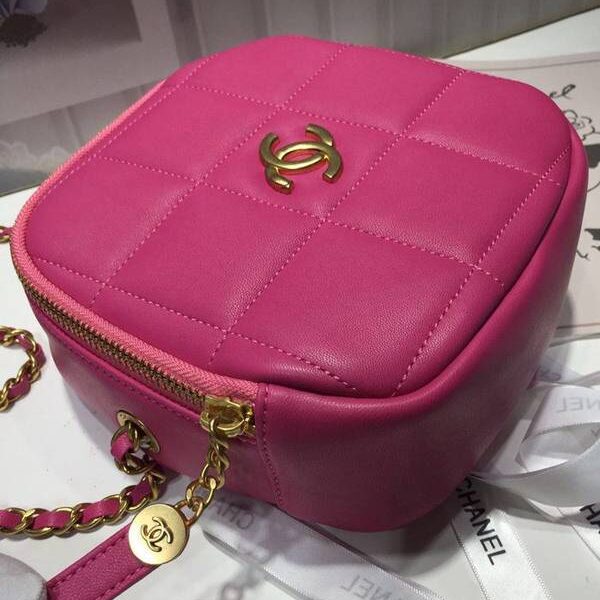 竭誠精品巴黎2020chanel 1秋冬季以馬術為主題絎縫方格紋包chb11906