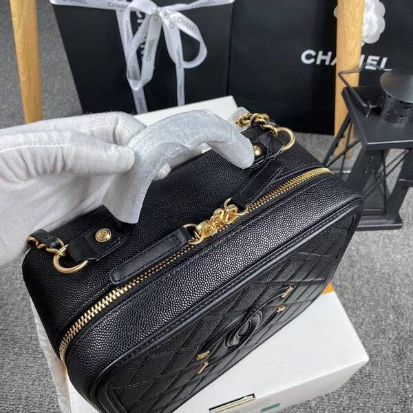 高仿包chanel vanity case93342相機包 2019秋冬新款斜挎手提化妝包chb12026