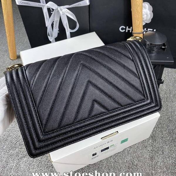 高仿名牌包chanel 18秋冬爆款67086 leboy系列V格進口細球紋小牛皮chb12037