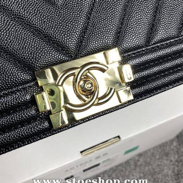 高仿名牌包chanel 18秋冬爆款67086 leboy系列V格進口細球紋小牛皮chb12037