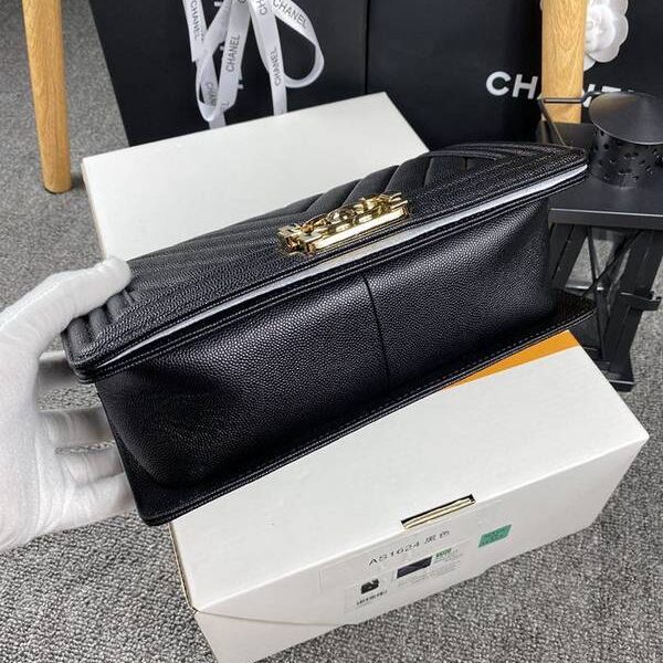 高仿名牌包chanel 18秋冬爆款67086 leboy系列V格進口細球紋小牛皮chb12037