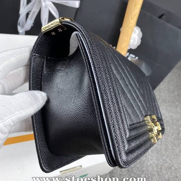 高仿名牌包chanel 18秋冬爆款67086 leboy系列V格進口細球紋小牛皮chb12037