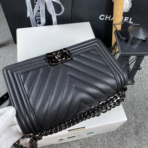 高仿精品批發chanel 18秋冬爆款67086 leboy系列V格進口細球紋小牛皮chb12039